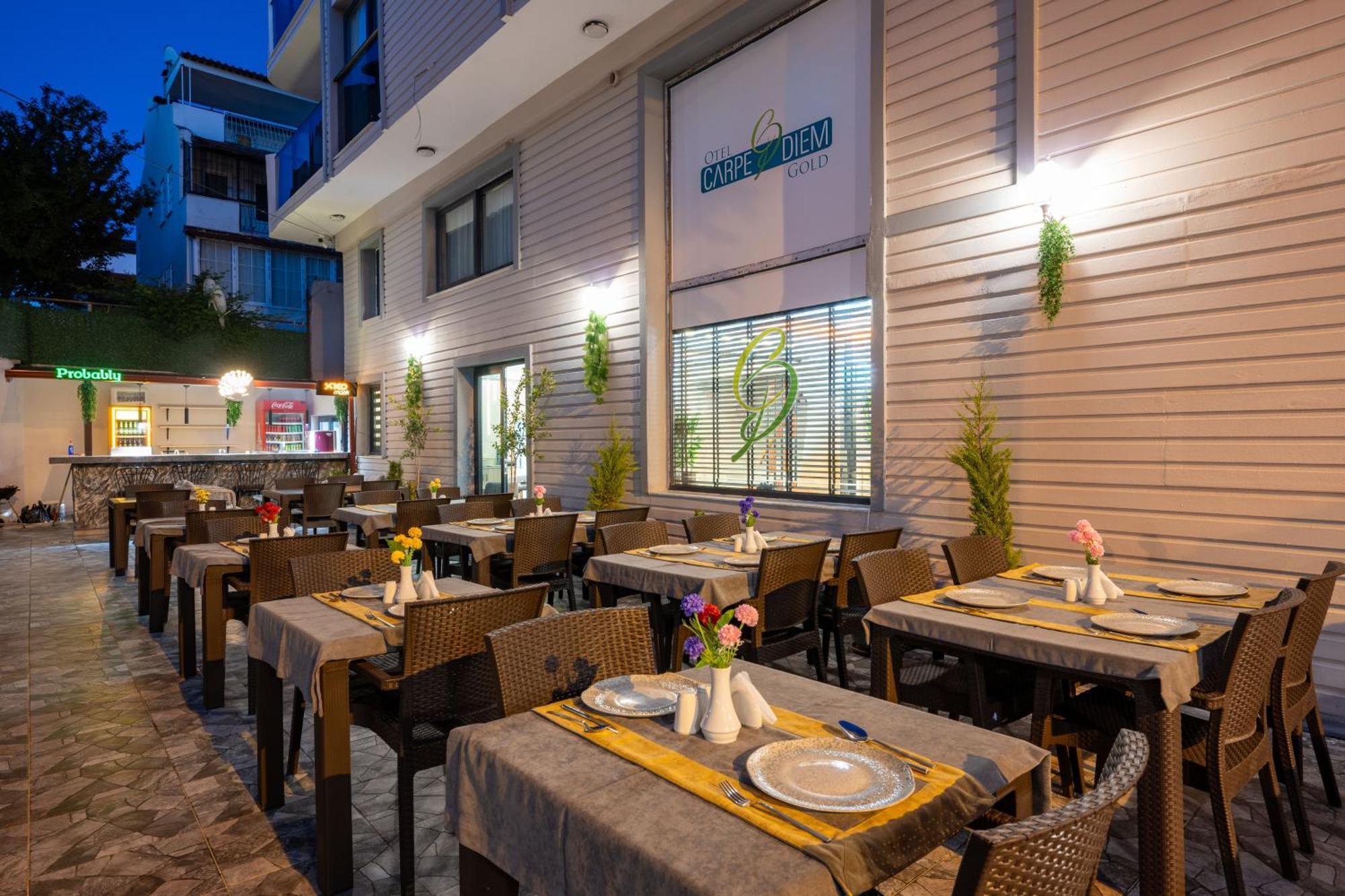 Otel Carpediem Gold คูซาดาซี ภายนอก รูปภาพ
