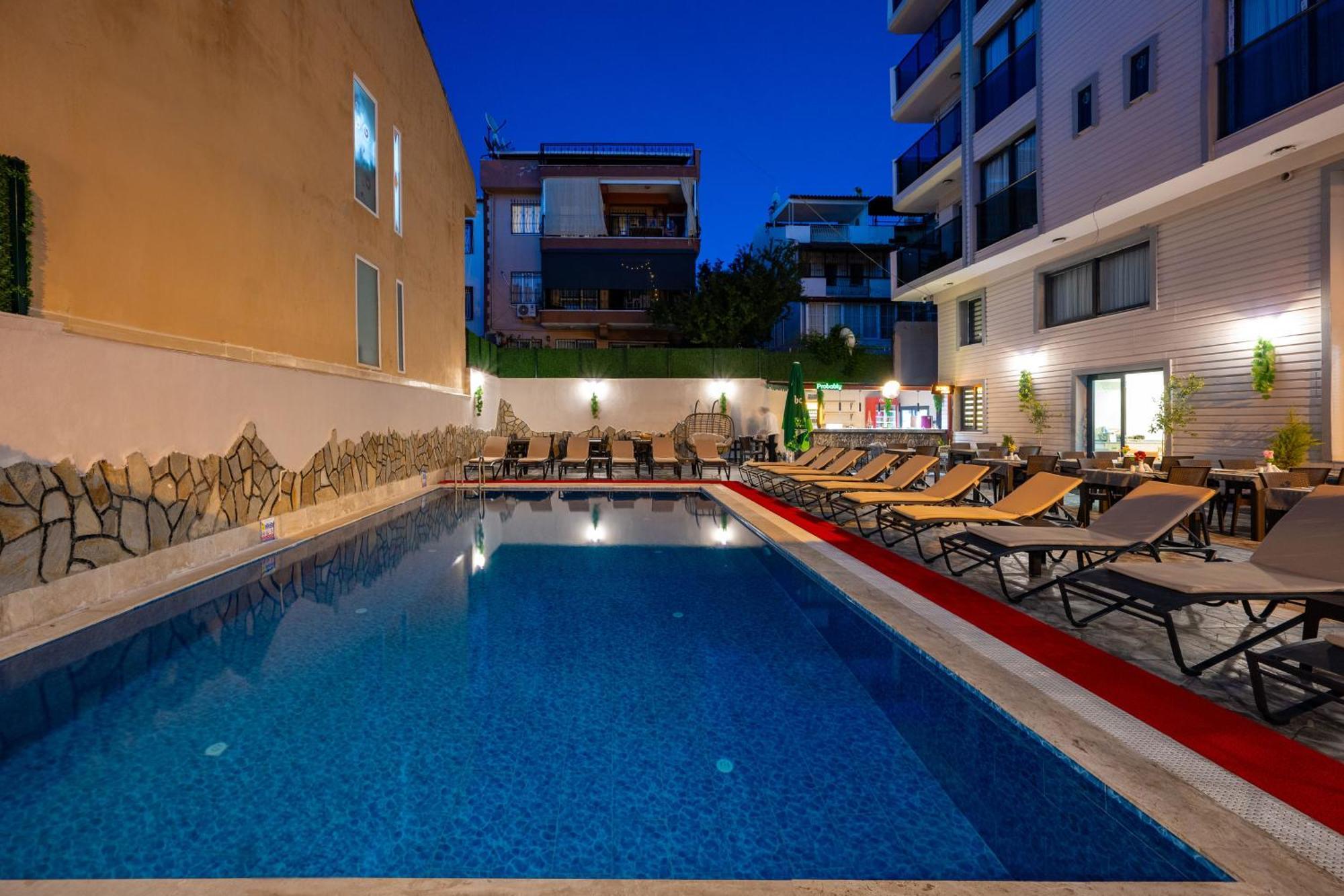 Otel Carpediem Gold คูซาดาซี ภายนอก รูปภาพ