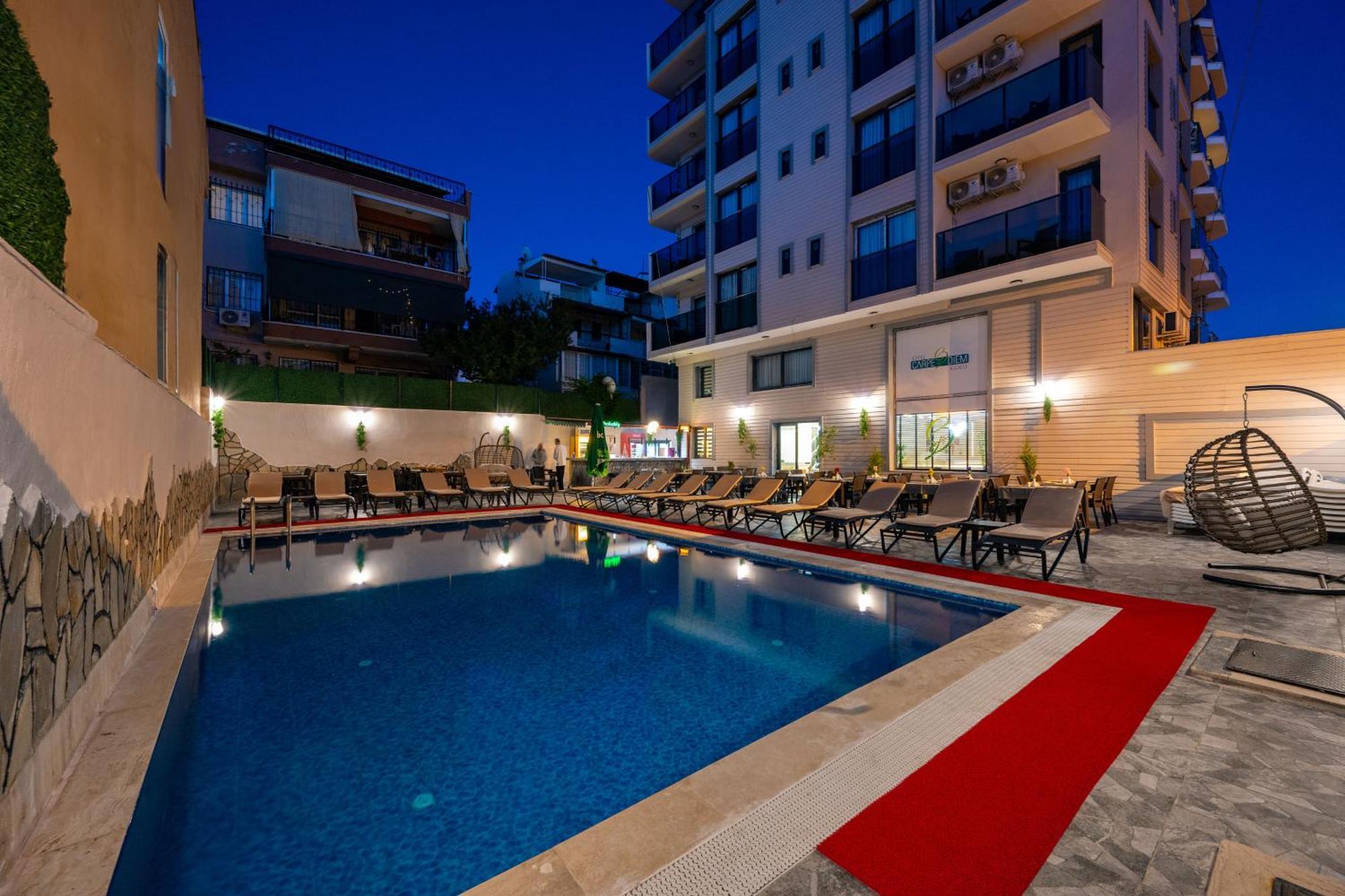 Otel Carpediem Gold คูซาดาซี ภายนอก รูปภาพ