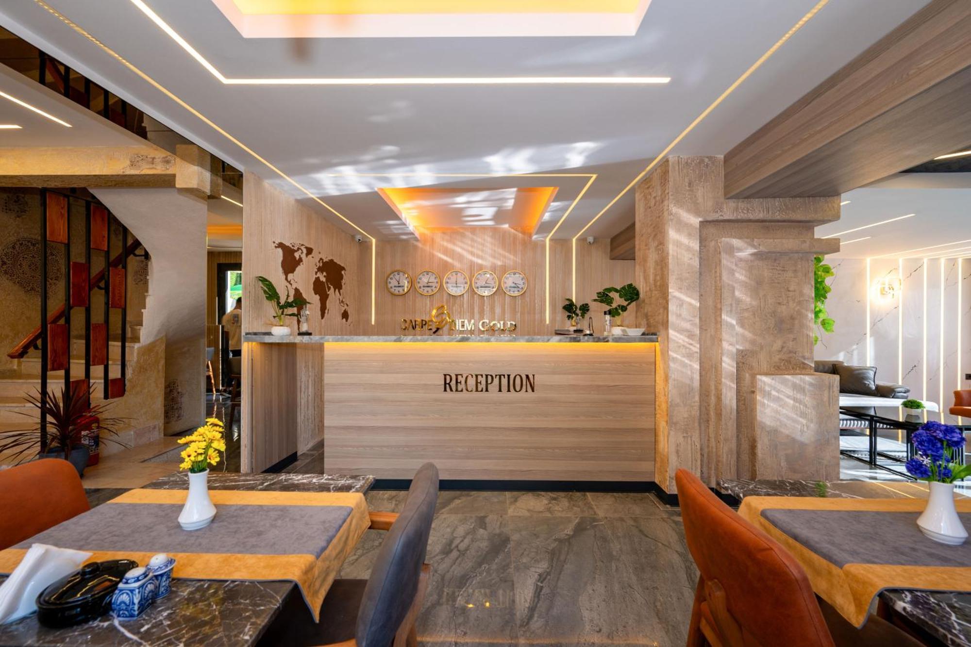 Otel Carpediem Gold คูซาดาซี ภายนอก รูปภาพ